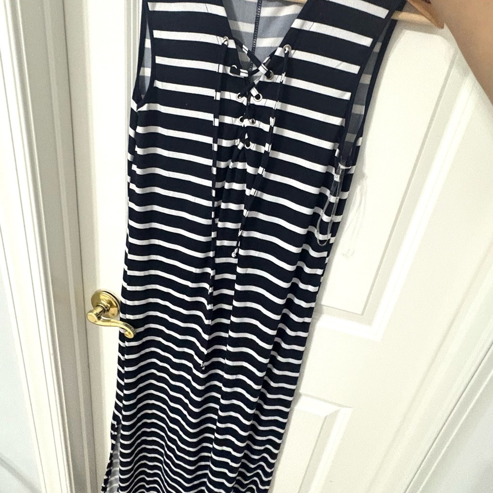 Black & White Striped Sleeveless Maxi Dress - Picture 3 of 4